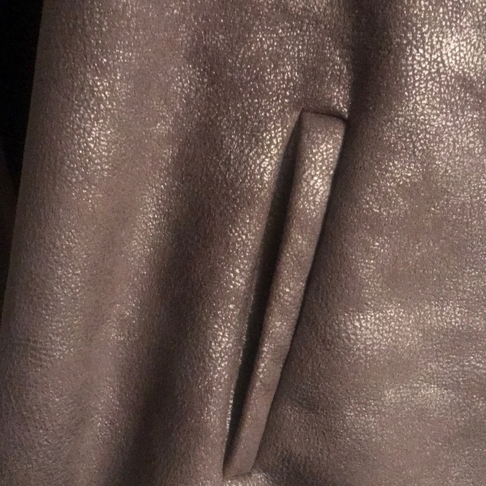 Vest - Picture 4 of 6